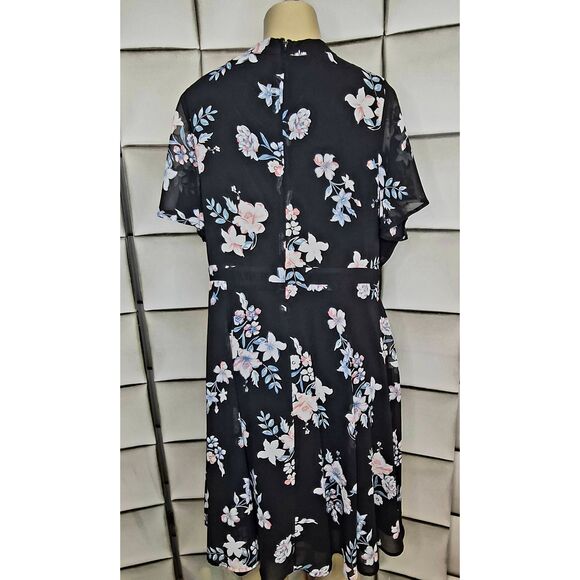 Torrid Floral dress - Picture 2 of 7